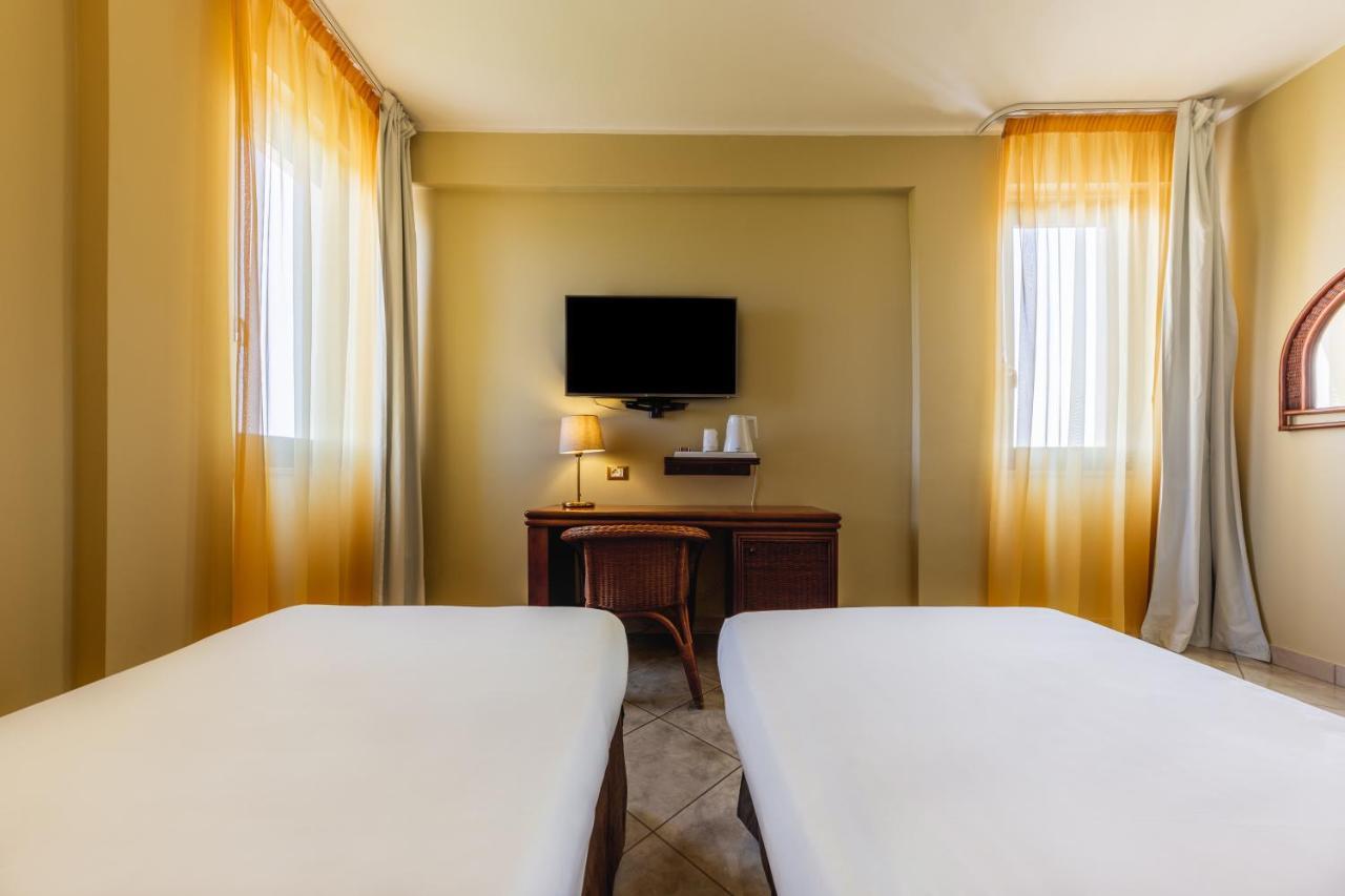 Apulia Hotel Taranto Ara Solis Lido Azzurro Buitenkant foto
