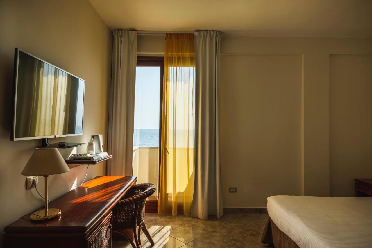 Apulia Hotel Taranto Ara Solis Lido Azzurro Buitenkant foto