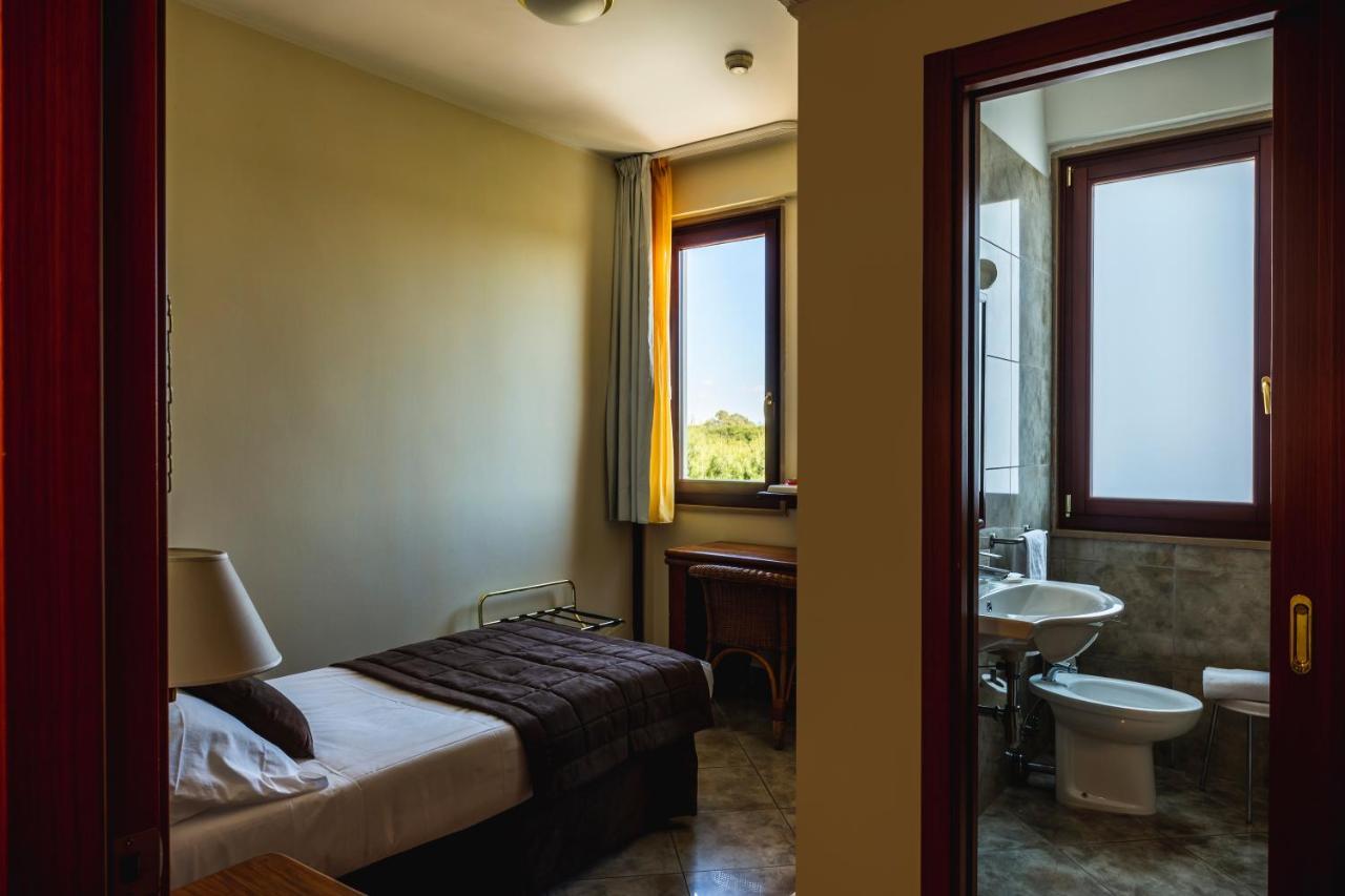 Apulia Hotel Taranto Ara Solis Lido Azzurro Buitenkant foto