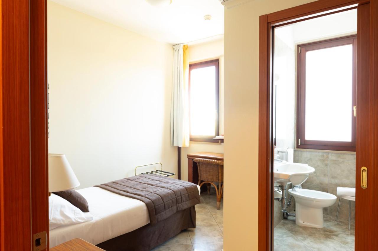 Apulia Hotel Taranto Ara Solis Lido Azzurro Buitenkant foto