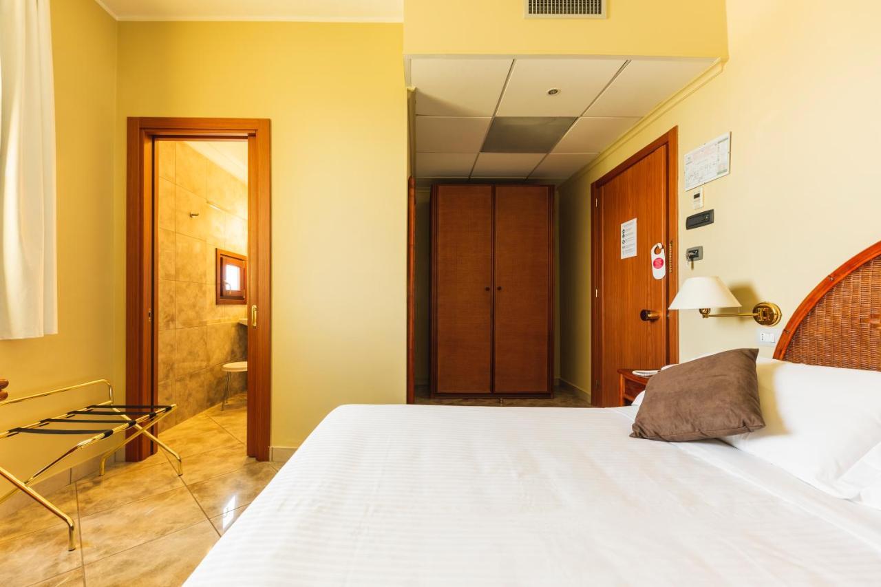 Apulia Hotel Taranto Ara Solis Lido Azzurro Buitenkant foto
