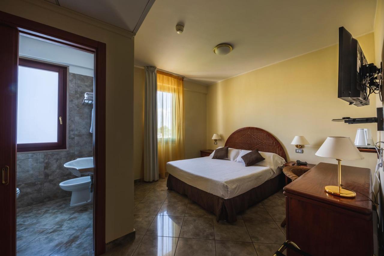 Apulia Hotel Taranto Ara Solis Lido Azzurro Buitenkant foto
