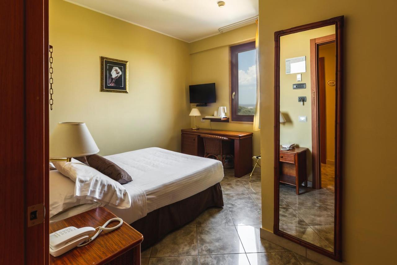 Apulia Hotel Taranto Ara Solis Lido Azzurro Buitenkant foto